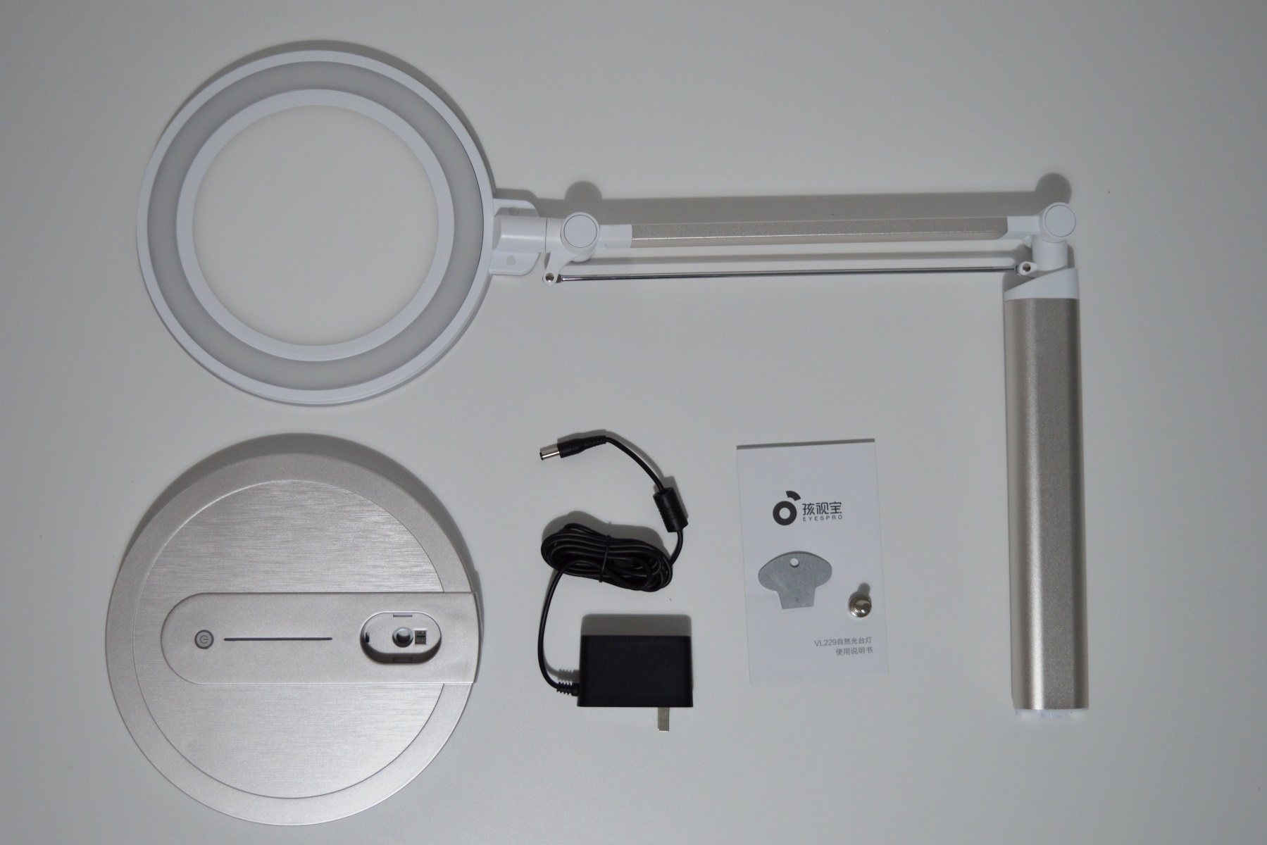 孩视宝柔和自然光护眼台灯,护眼儿童台灯图片大全