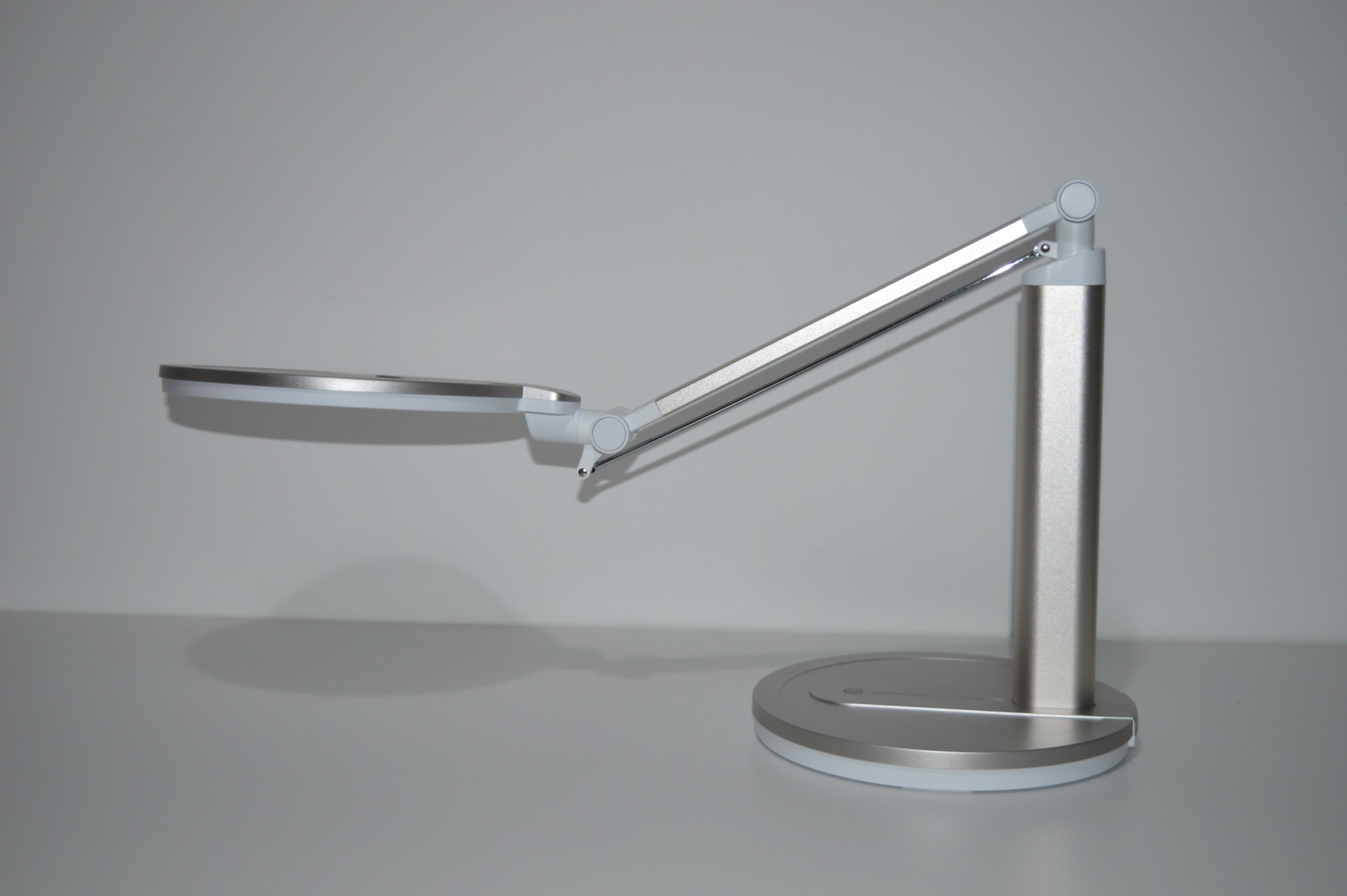 孩视宝柔和自然光护眼台灯,护眼儿童台灯图片大全