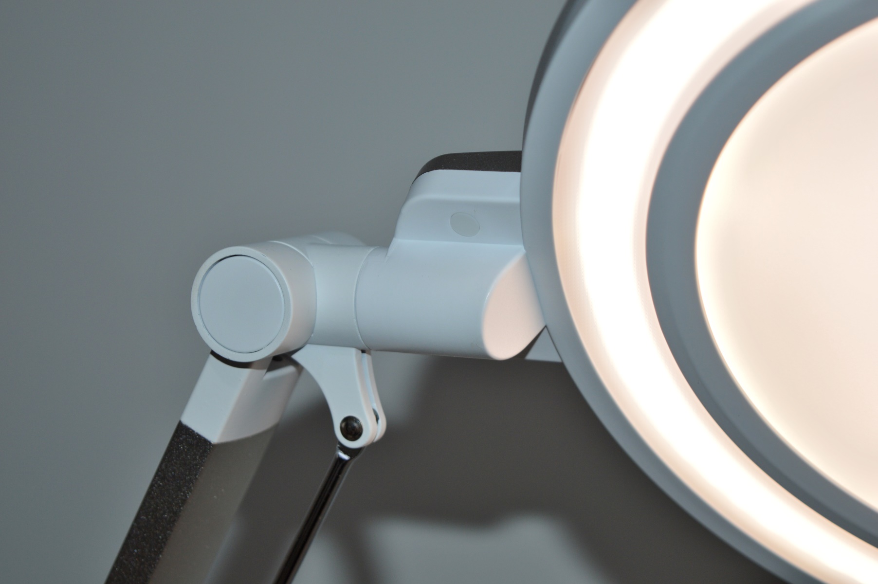 孩视宝柔和自然光护眼台灯,护眼儿童台灯图片大全