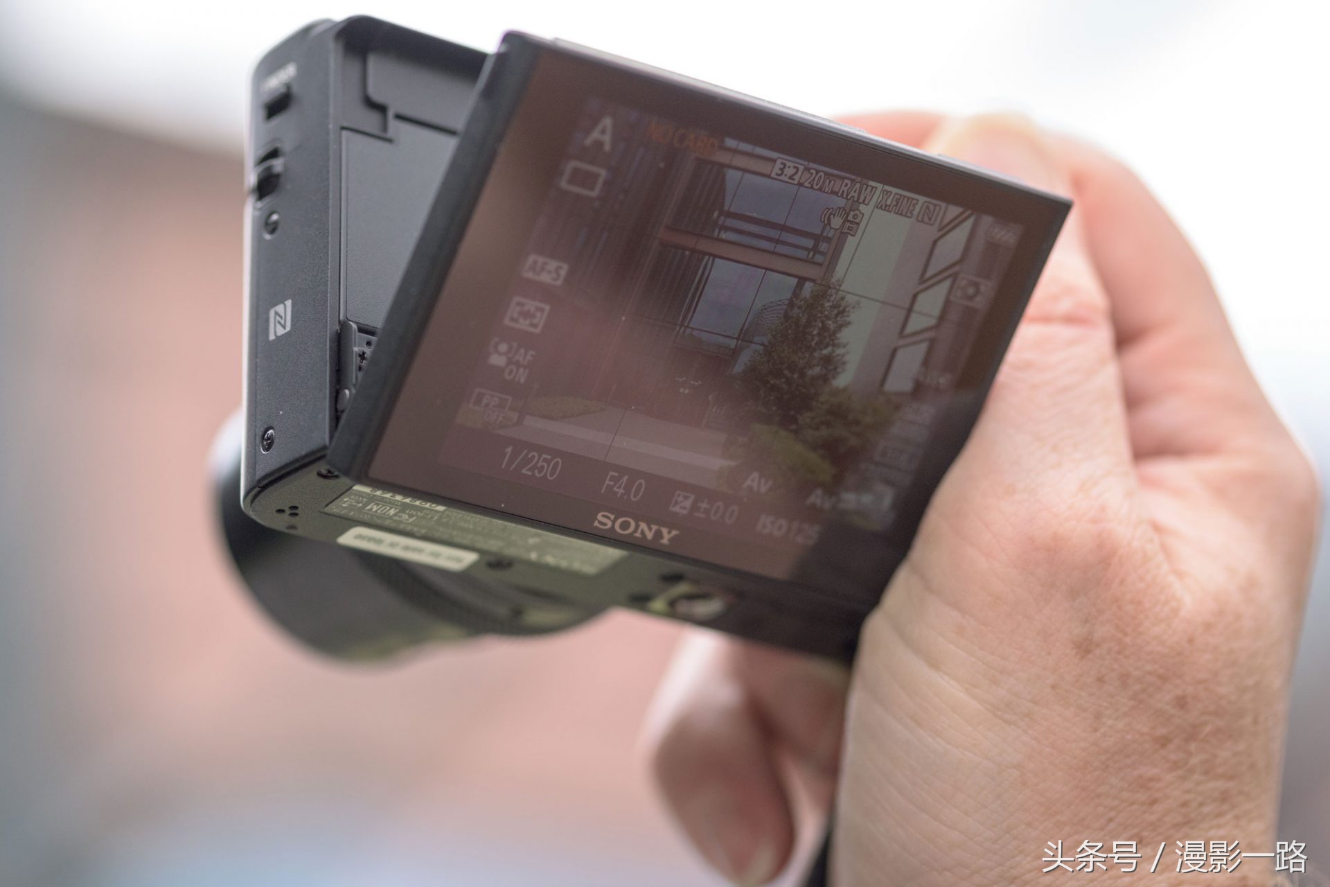 索尼黑卡rx100一代评测,索尼黑卡rx100m4代有几倍变焦