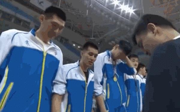 孙杨穿的领奖服事件,孙杨亚运会领奖服事件