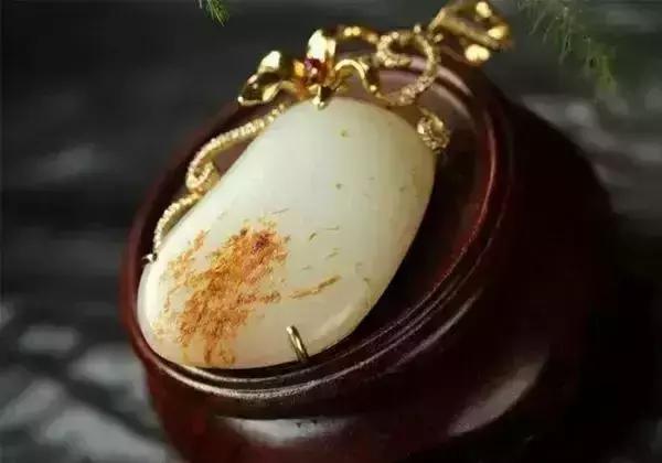 如何识别人工合成玉,人工合成玉和纯天然玉鉴别