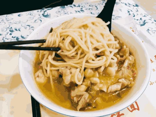 当年要是我没去批发美容美发产品,现在哪里还有小杨生煎的机会!