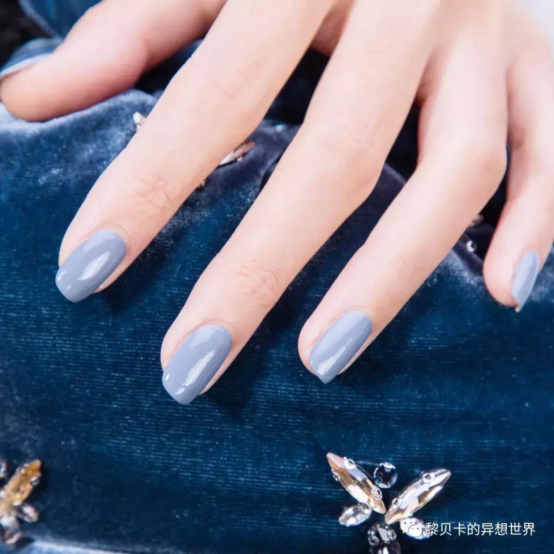 夏天指甲油2022年新款显白图片,显手白的十种指甲油推荐