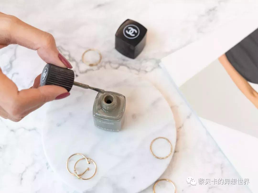 夏天指甲油2022年新款显白图片,显手白的十种指甲油推荐