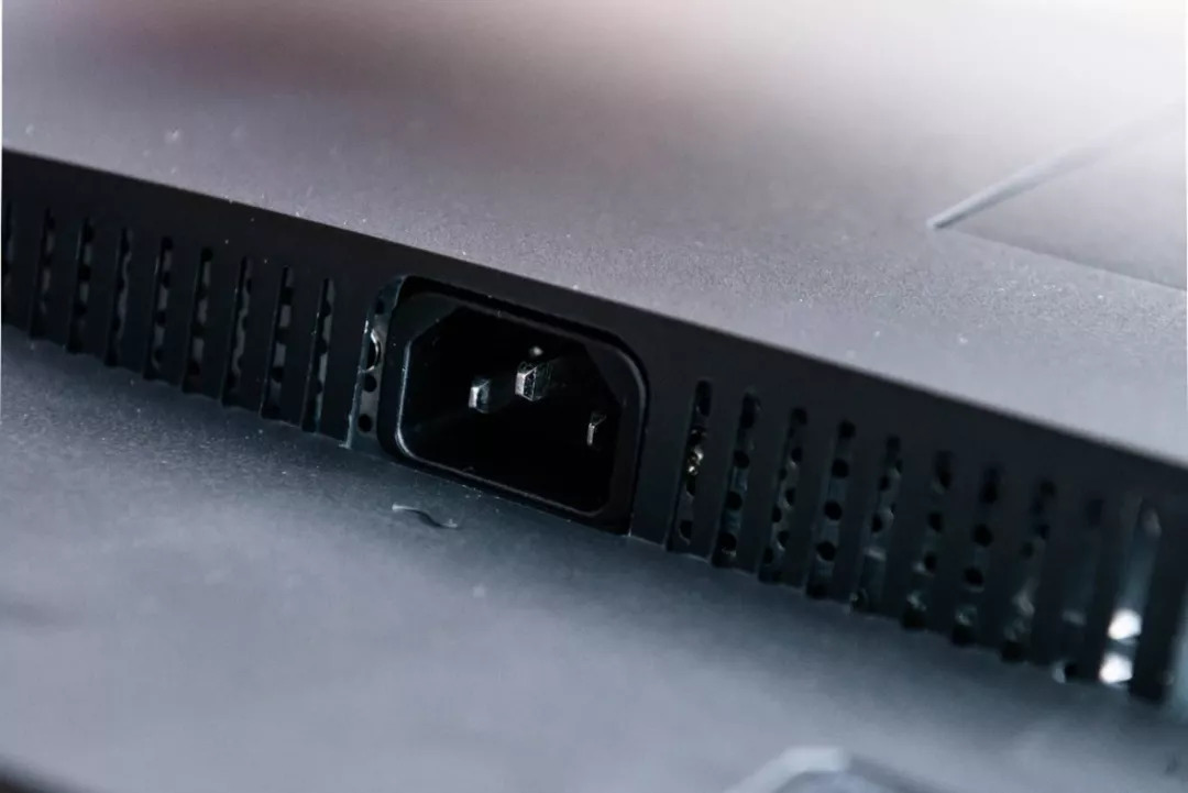 带有供电接口的typec显示器,type-c接口高性价比显示器