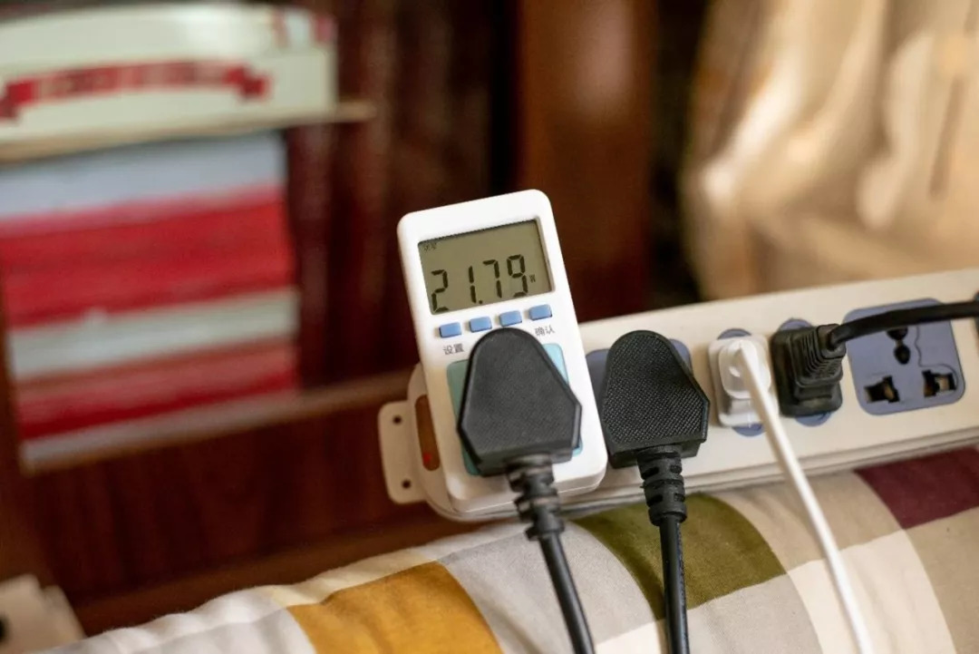 带有供电接口的typec显示器,type-c接口高性价比显示器