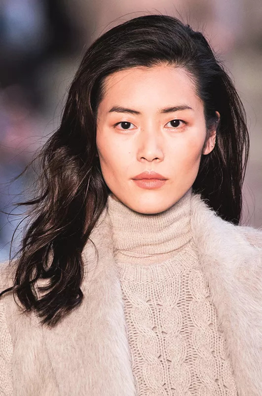 摩登妆容｜刘雯私照秘籍靠进化版CC霜帮大忙？清透底妆原来很圈粉！