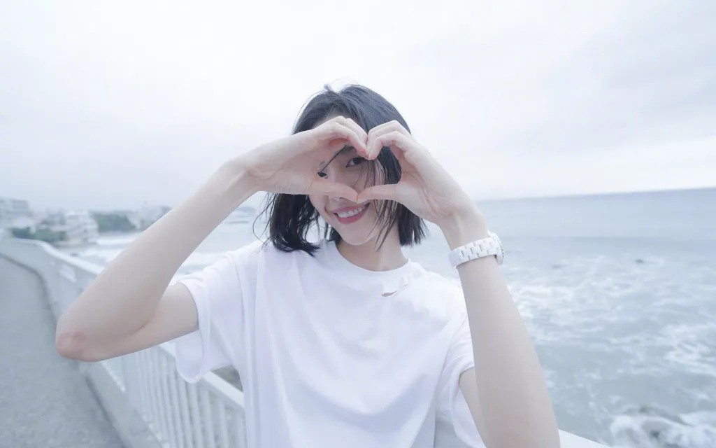 摩登妆容|刘雯私照秘籍靠进化版CC霜帮大忙?清透底妆原来很圈粉!