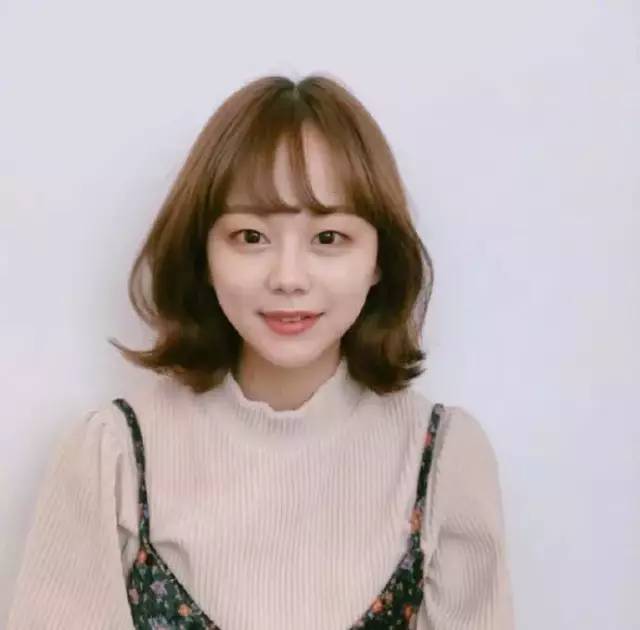 适合小脸的短发超级减龄好看,大脸短发好看还是小脸短发好看