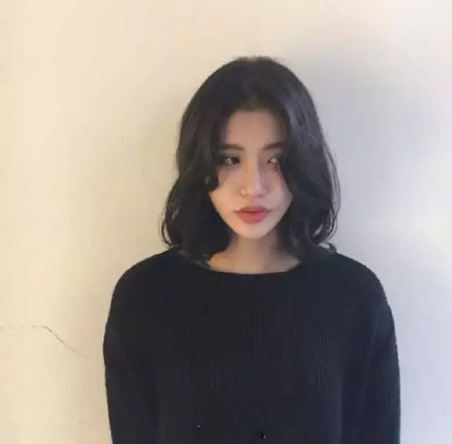 适合小脸的短发超级减龄好看,大脸短发好看还是小脸短发好看