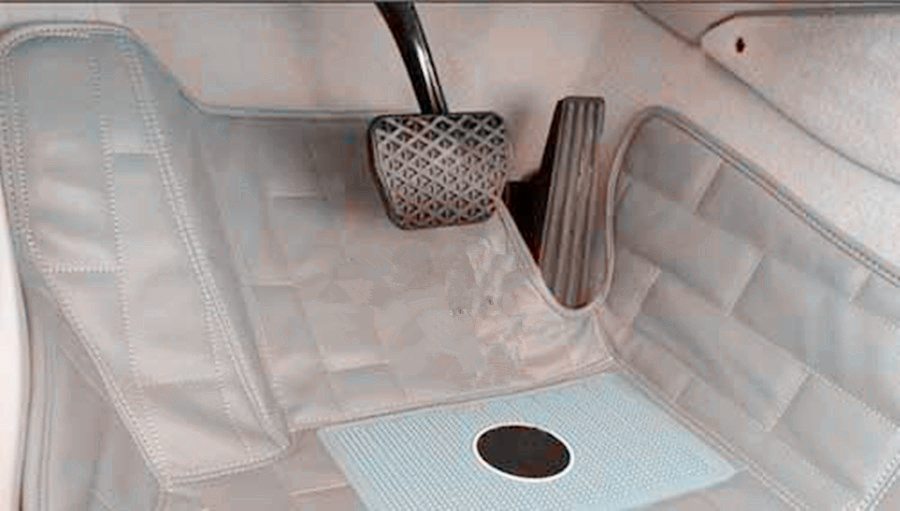 车上挂饰品会有安全隐患吗,汽车前面挂小配饰违法吗