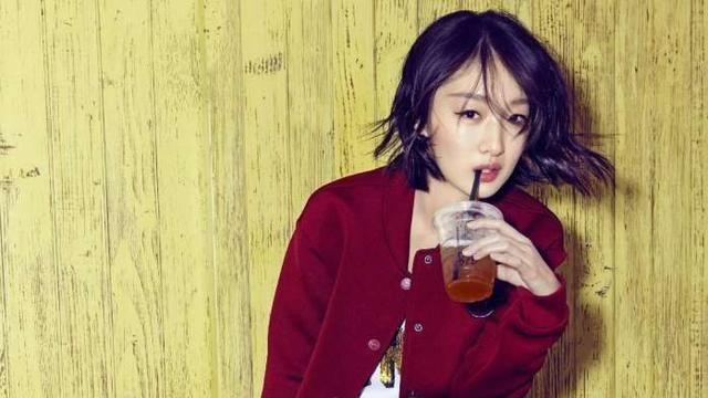 周冬雨隐藏多年的背景被扒出,网友:难怪她资源这么好