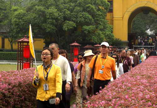 旅游5000元旅行社可以挣多少钱,旅行社一个游客可以赚多少钱