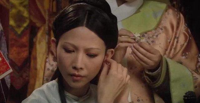 甄嬛传皇后梳妆视频,甄嬛传中皇后为什么亲手摘耳环