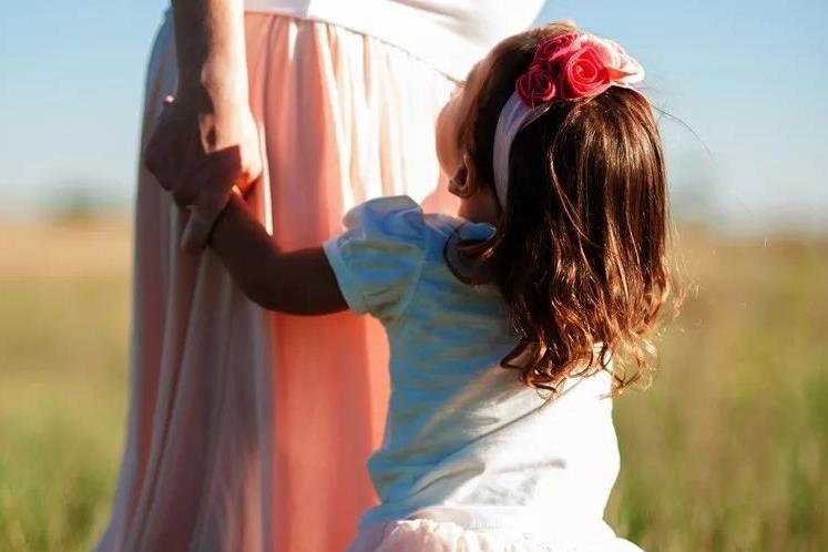 父母离婚对孩子的影响主要有哪些,父母离婚会给孩子心理伤害