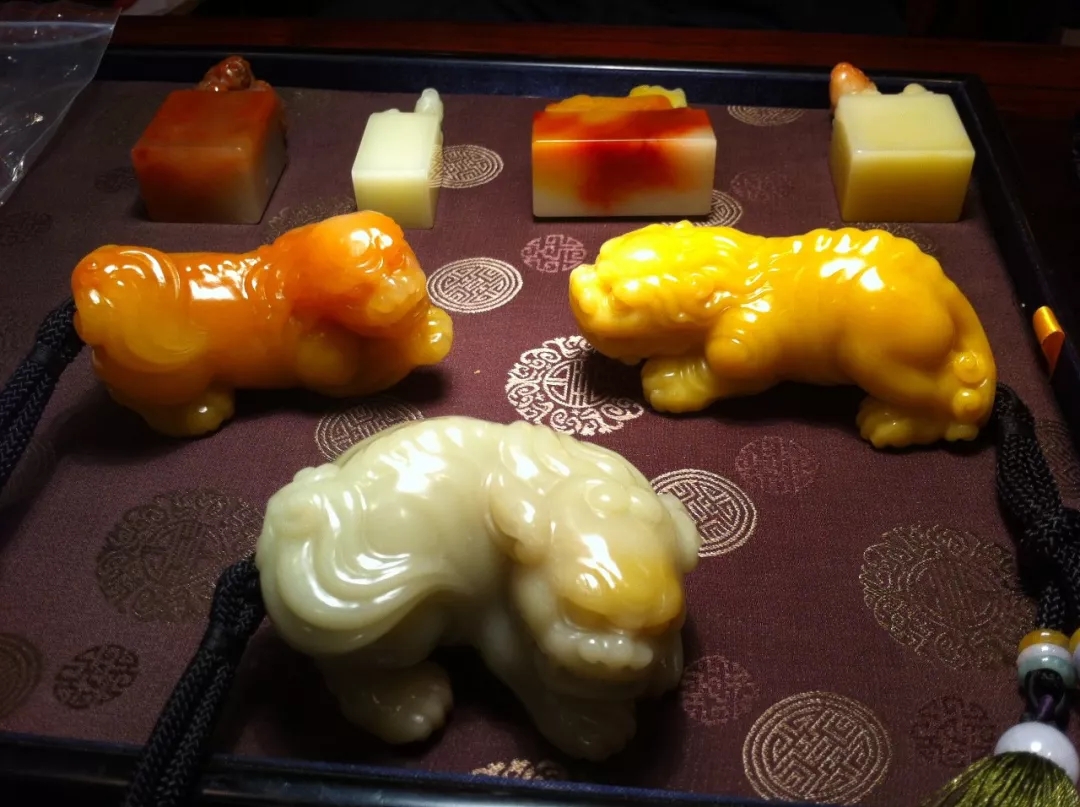 高峰期疫情,高峰期的街上堆满车子是什么歌