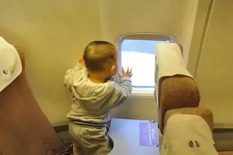 儿童坐飞机有哪些注意事项,儿童坐飞机注意事项及流程