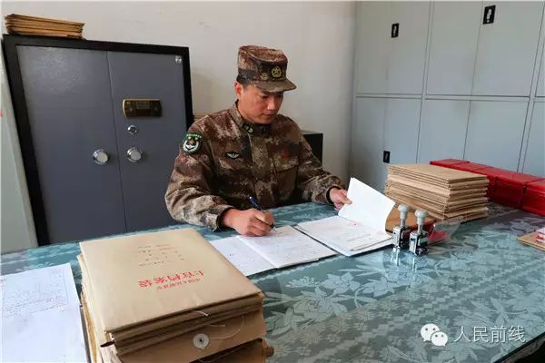 义务兵一期士官退伍能拿多少钱,义务兵和一期士官退伍费区别