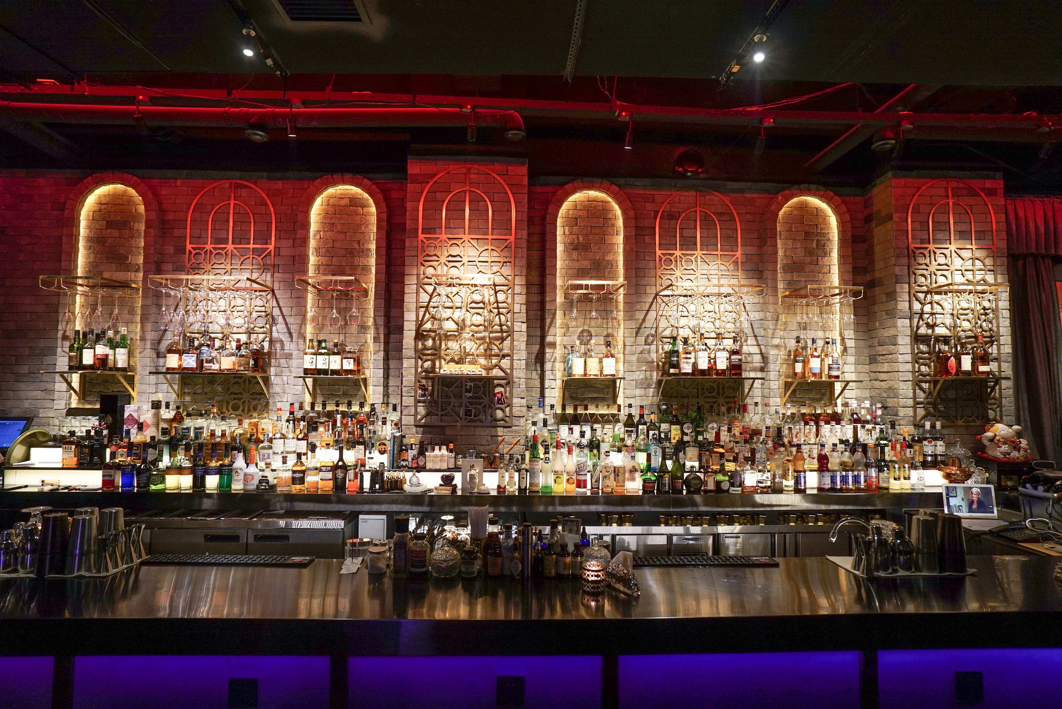 武汉年轻人最多酒吧推荐,武汉比较适合一个人去的酒吧