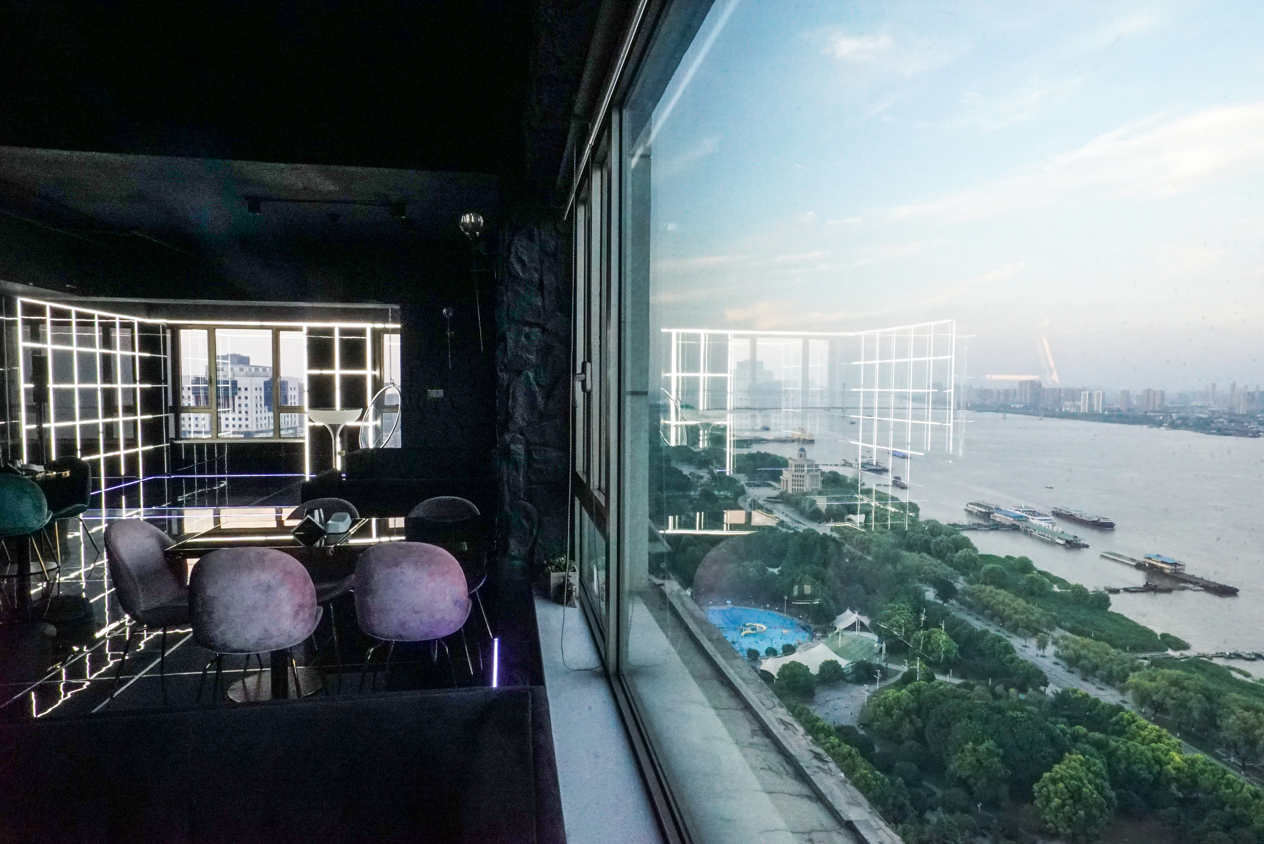 武汉年轻人最多酒吧推荐,武汉比较适合一个人去的酒吧