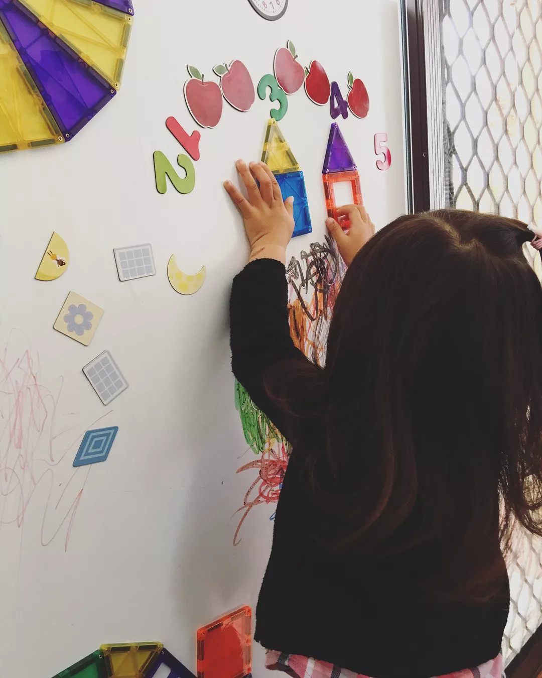 开团｜能画画、有磁力、超多配件、超高性价比的儿童涂鸦墙贴，看这里