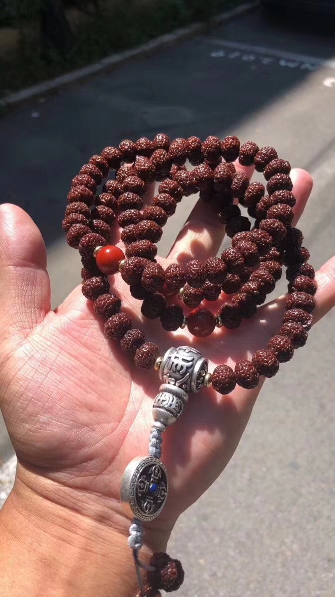 这包浆无敌了，蜜枣红包浆的十瓣飞碟爆肉小金刚菩提，纯正老物件