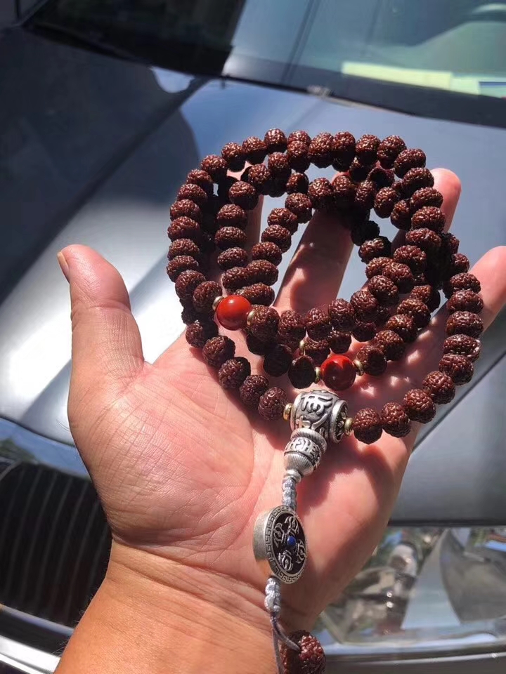 这包浆无敌了，蜜枣红包浆的十瓣飞碟爆肉小金刚菩提，纯正老物件