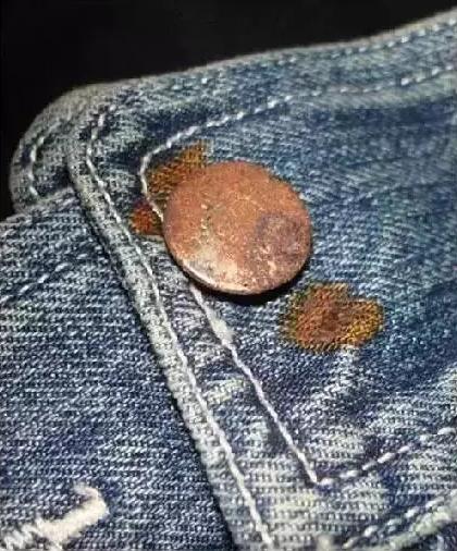 衣物的血渍油渍和泛黄,其实都能洗掉,洗衣店不能说的清洁诀窍!