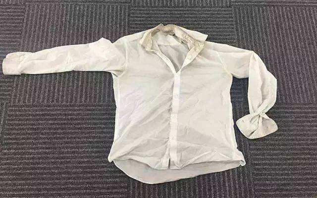 衣物的血渍油渍和泛黄,其实都能洗掉,洗衣店不能说的清洁诀窍!
