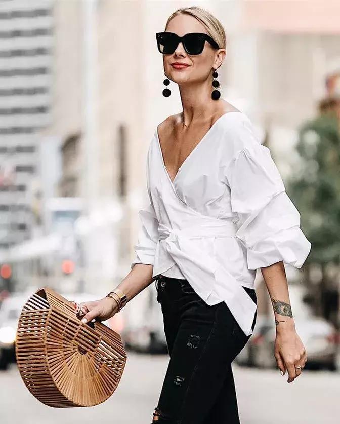 潮流穿搭适合的妆容,简单干净的穿搭和妆容