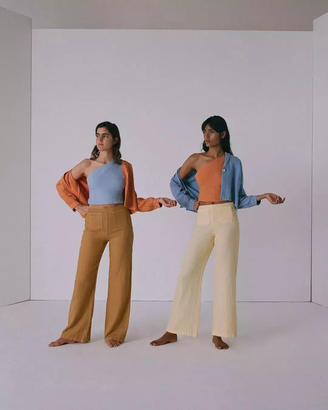 潮流穿搭适合的妆容,简单干净的穿搭和妆容