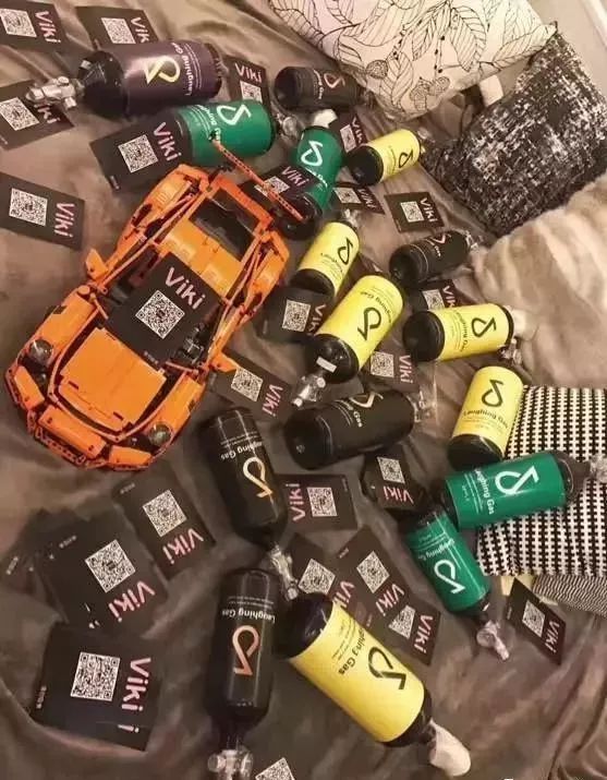 太可怕！做微商竟成毒贩！新型*品毒**“蓝精灵”出现，女孩小心了！