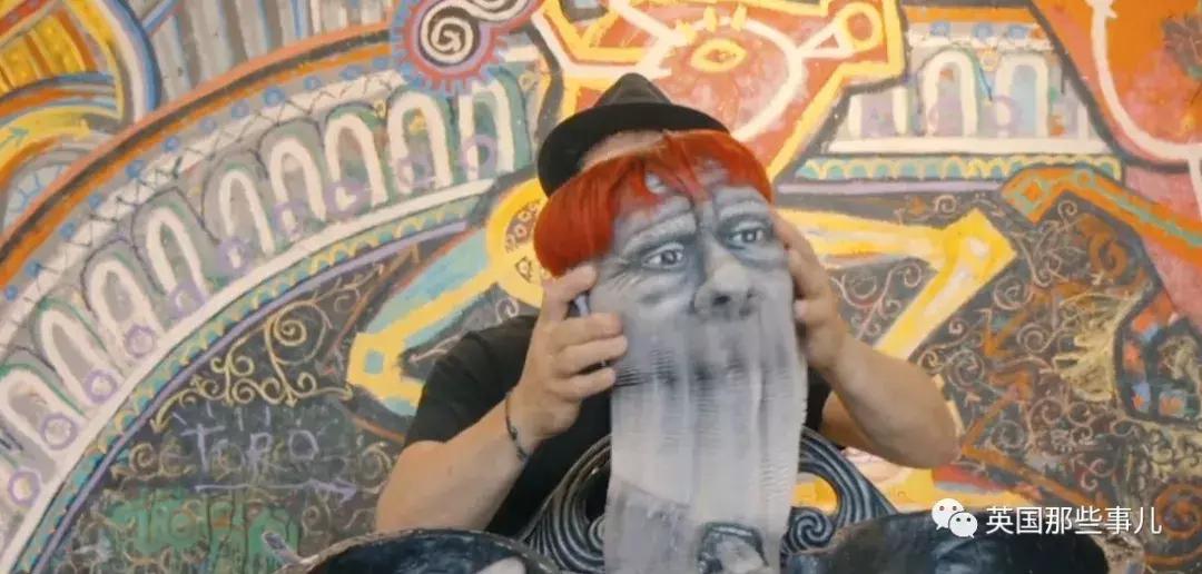 只爱恶作剧靠什么养家?他把所有东西变成纸捉弄人,这手艺简直了
