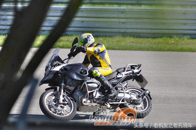 宝马全新GS1250即将上市，功率大幅提升11匹，搭载VVT技术