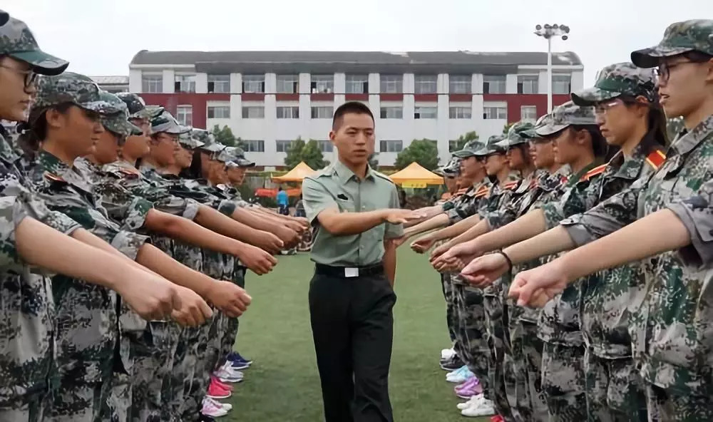 军训与国防知识教育的关系,军训是国防教育的必修课