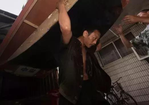 我的4个战友，3双眼睛1条腿！军人不怕牺牲怕遗忘