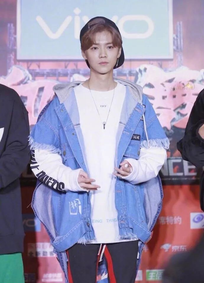 跟着他穿T恤,闭着眼睛都能选到对的款