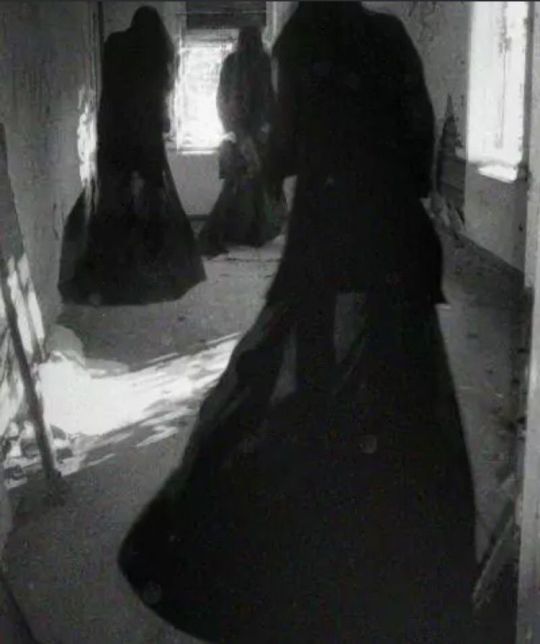 黑暗系壁纸女生霸气,黑暗系壁纸推荐