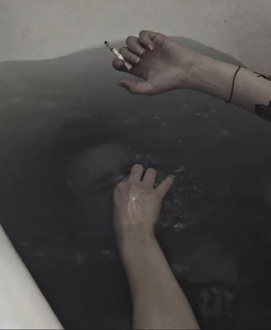 黑暗系壁纸女生霸气,黑暗系壁纸推荐