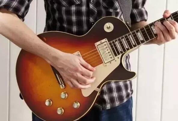 用古典吉他手势弹吉他,弹吉他的姿势和手势