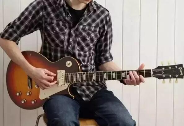 用古典吉他手势弹吉他,弹吉他的姿势和手势