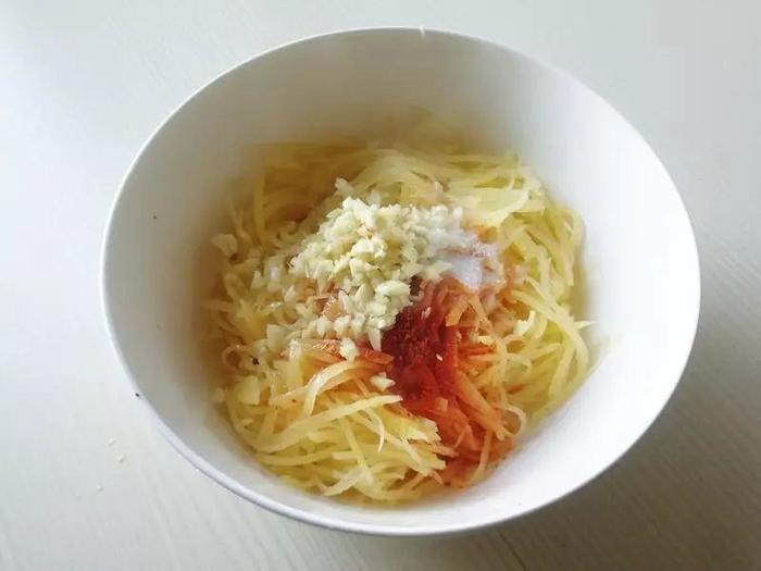 土豆丝怎么简单切,土豆丝怎么切丝家常