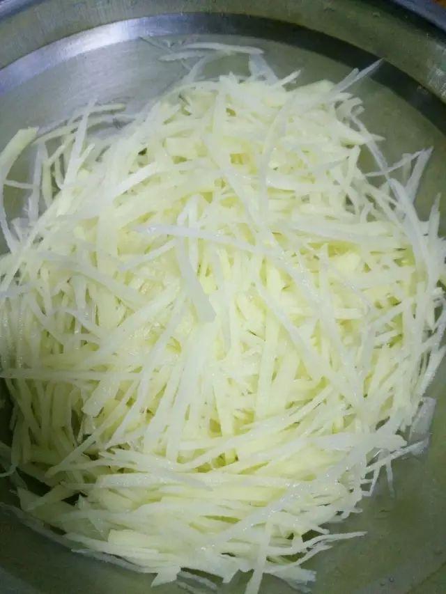土豆丝怎么简单切,土豆丝怎么切丝家常