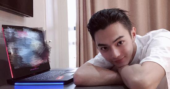 傅恒晒200万手表被群嘲真正的贵族少爷如何晒富有？