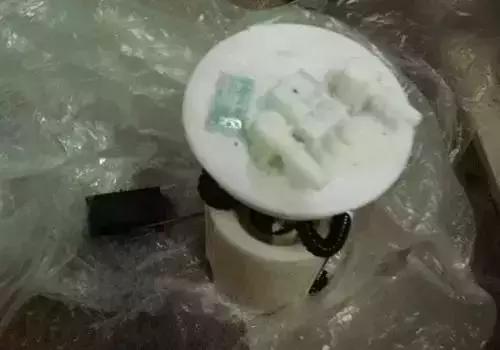 汽车发动机舱各部位名称图解,汽车发动机舱布局图解