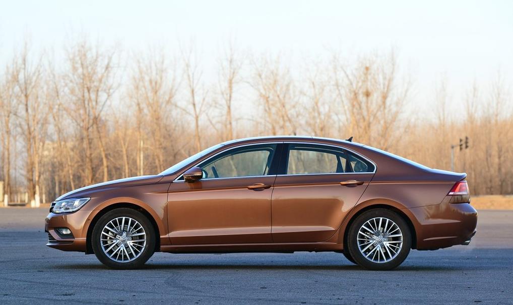 大众凌渡舒适版测评,宽体轿跑凌渡价格