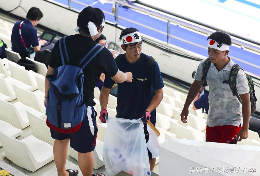 差距！日本泳迷赛后自觉清理垃圾，而韩国女选手在看台脱鞋