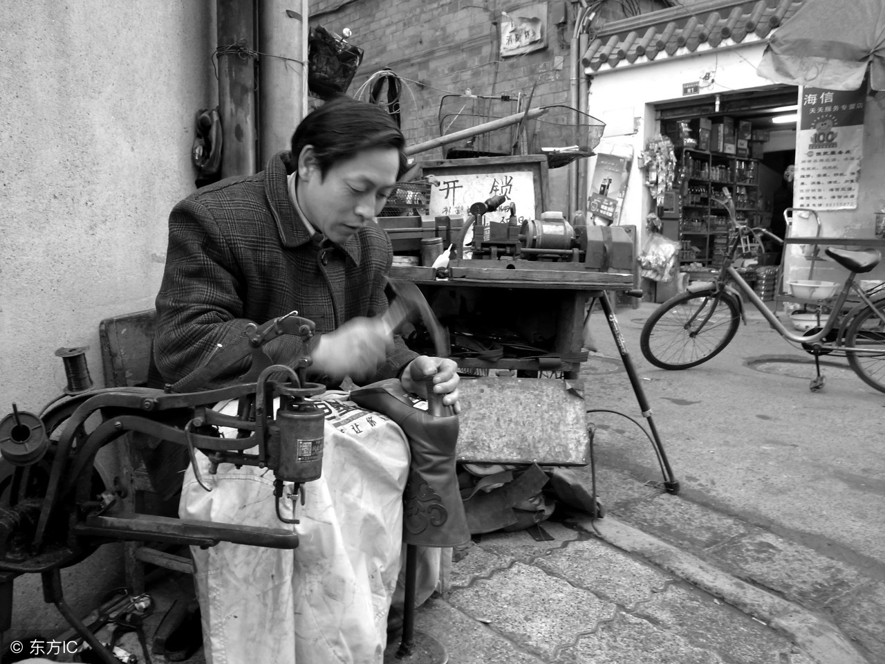 王烨:修鞋师傅的幸福,让人瞬间懂得什么叫满足