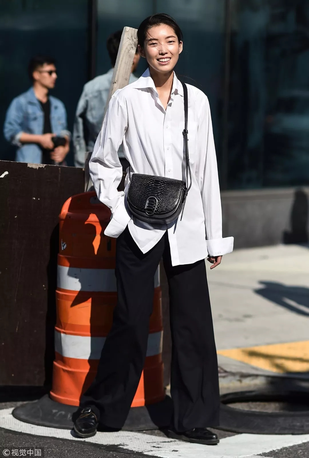 长袖衬衫怎么穿才好看,衬衫这样穿时髦又高级回头率200%